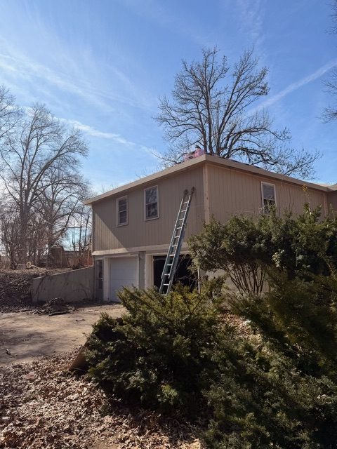 The house on the cut bank, after the work &mdash; photograph 1 of 10